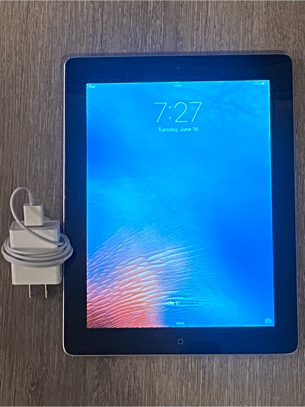 Apple iPad 2 (2nd Gen -
2011/12) 16GB WiFi Model with Charging Cable and Adapter